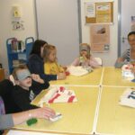 Des participants aux ateliers d'initiation au braille motivés!
