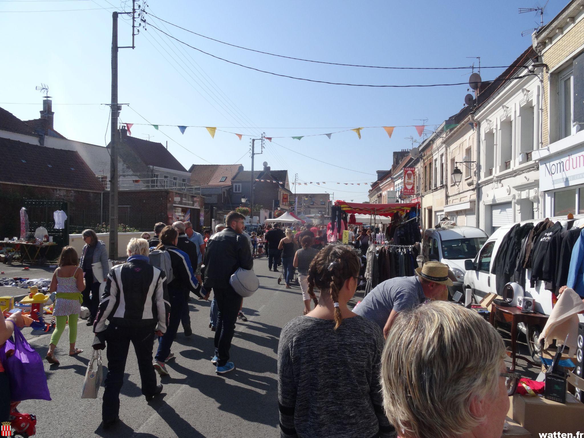 Une braderie-brocante et ducasse sous le soleil!