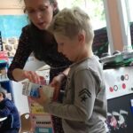 Retour en photos sur l'animation braille à l'école Drila avec l'association Touchatout