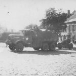camion canadien sur la place watten le 7 septembre 1944