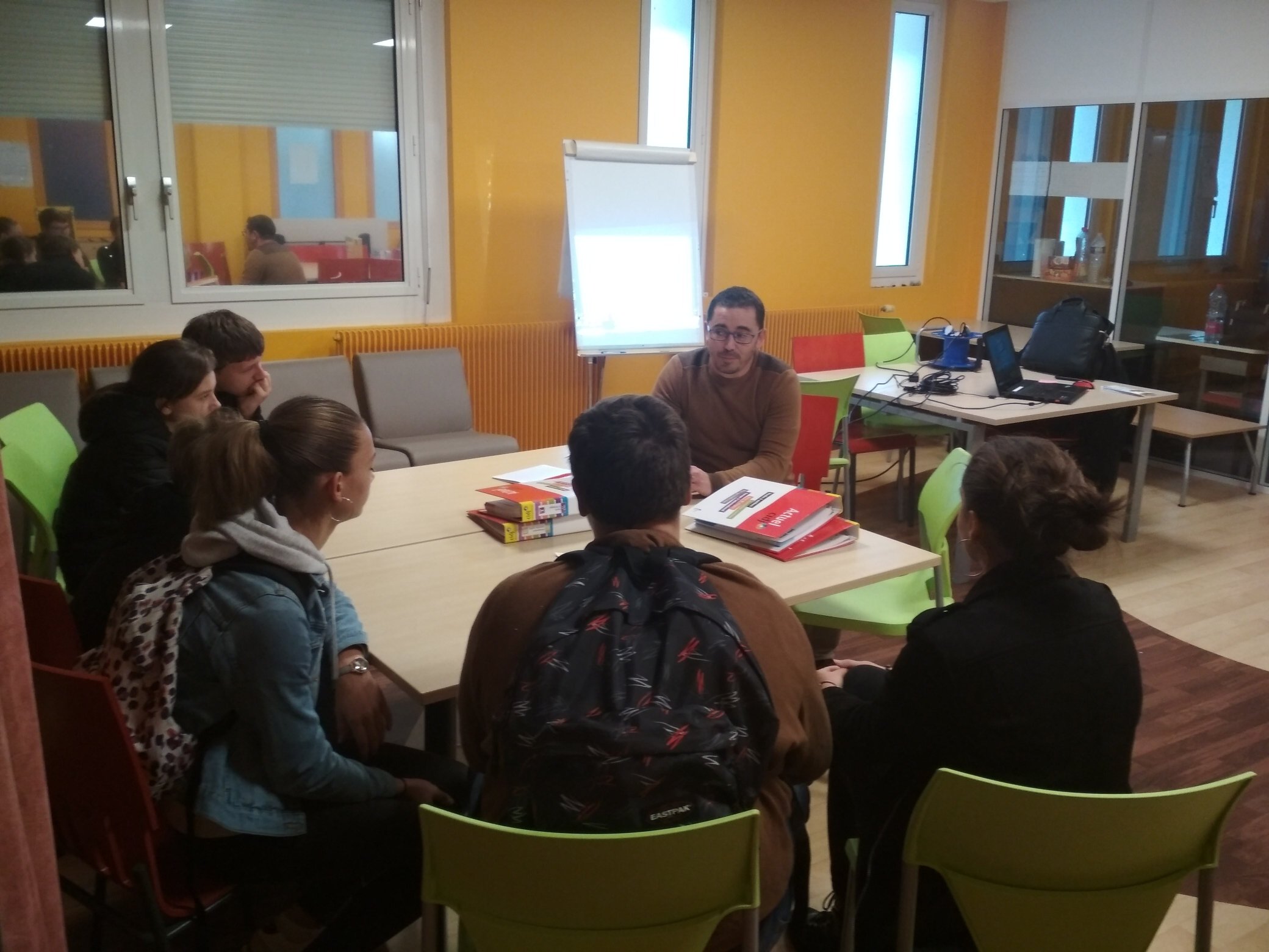 Présentation du Point Info Jeunesse (PIJ) au collégiens de Jacques-Prévert