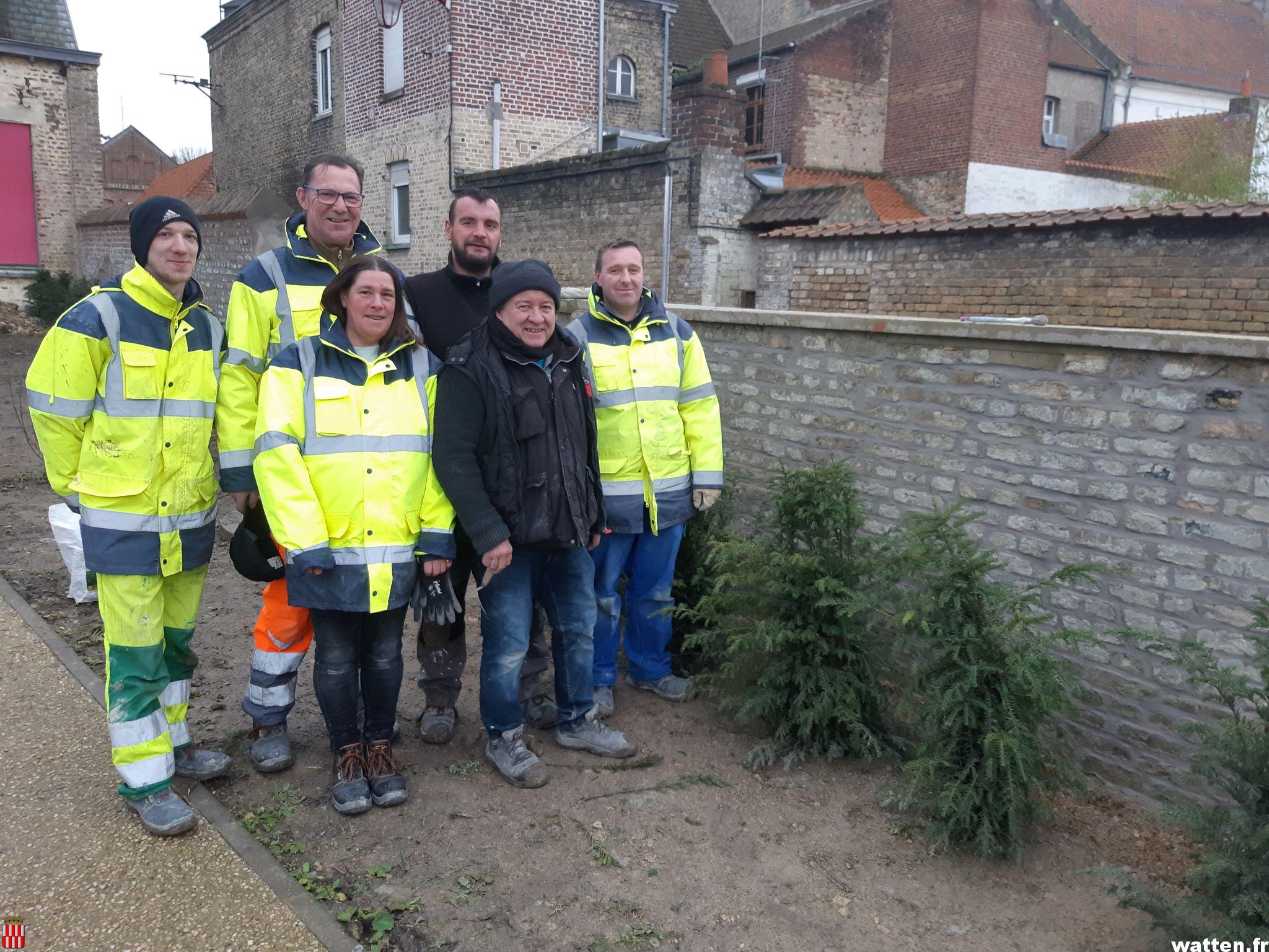 Fin des travaux de réfection du mur de la rue Saint-Antoine par Initiatives Rurales