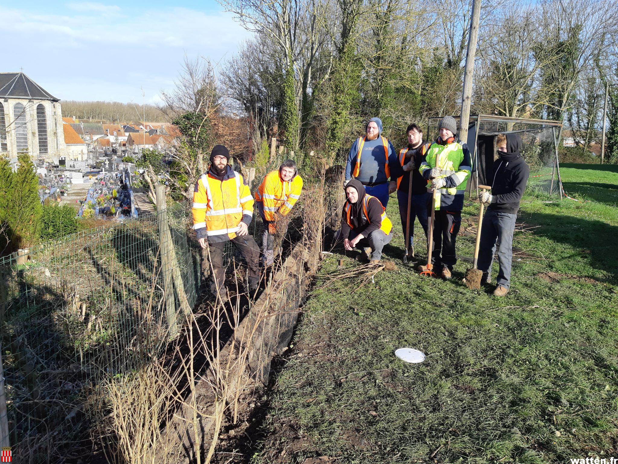 Nettoyage et plantation de haies à l’espace Degraeve par l’AIPI