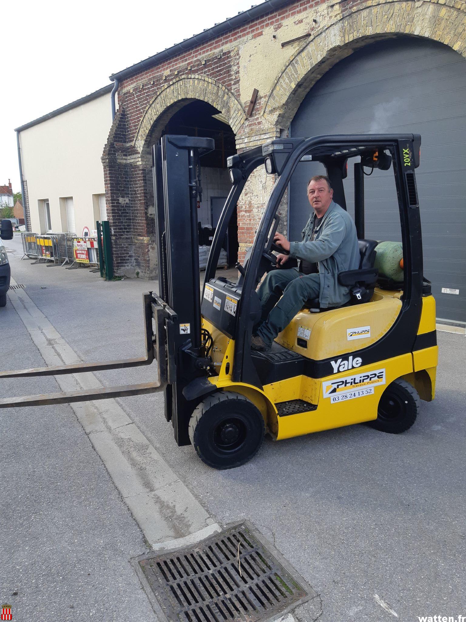 Livraison du nouveau chariot élévateur pour les services techniques communaux