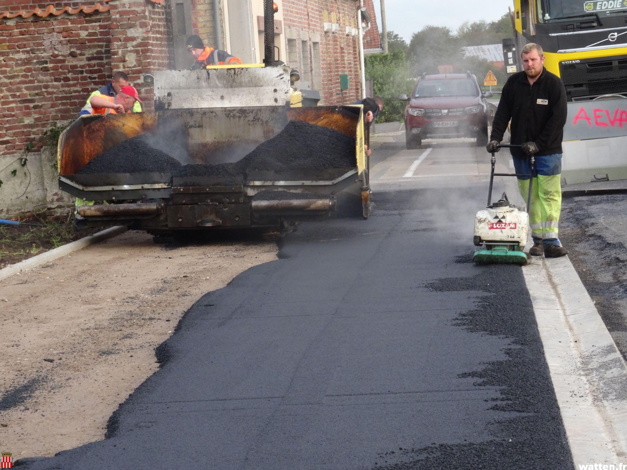 Travaux d’enrobés de chaussée au croisement de la rue Coubronne