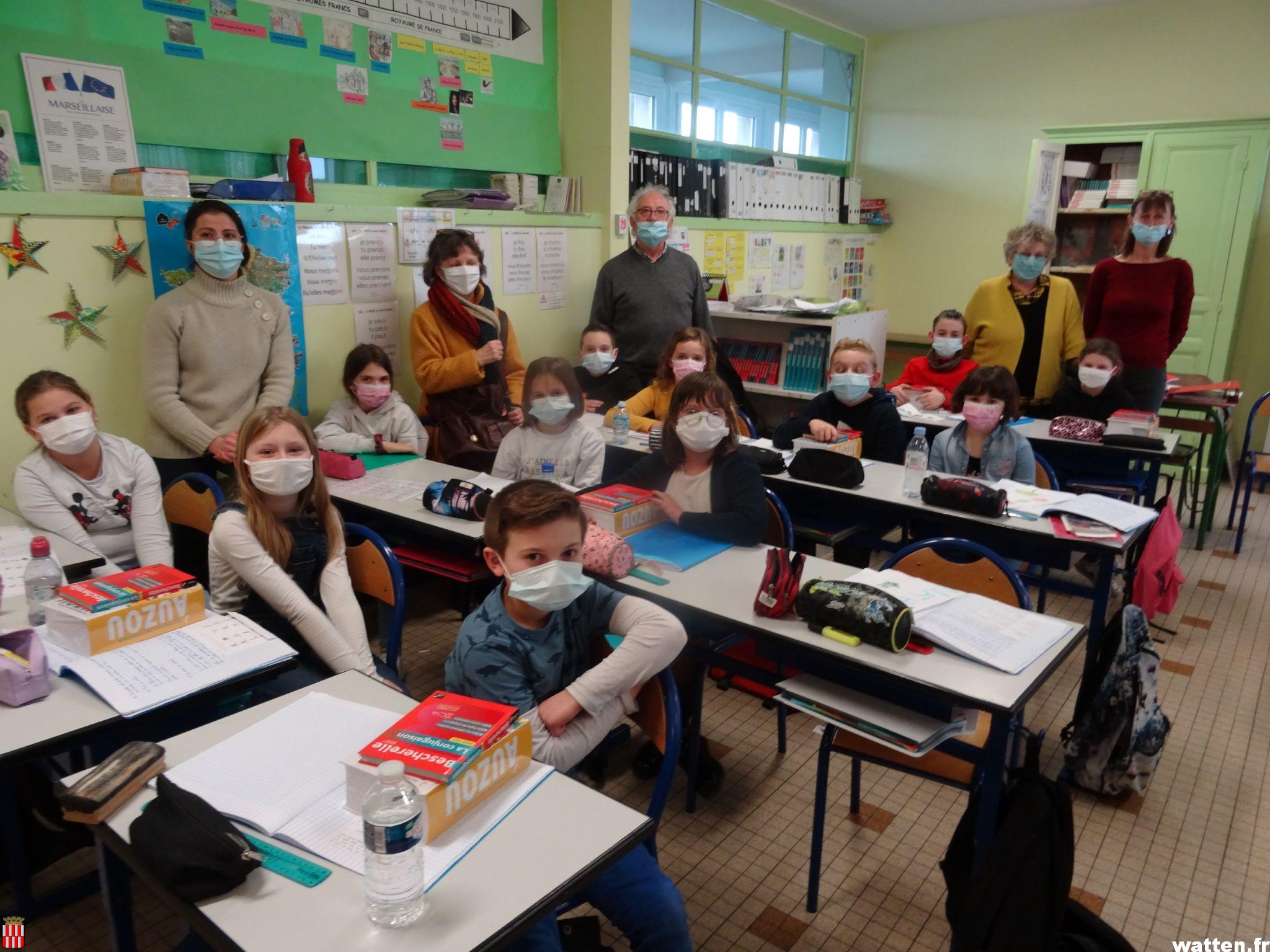 Remise des dictionnaires aux élèves de CM1 à l’école élémentaire