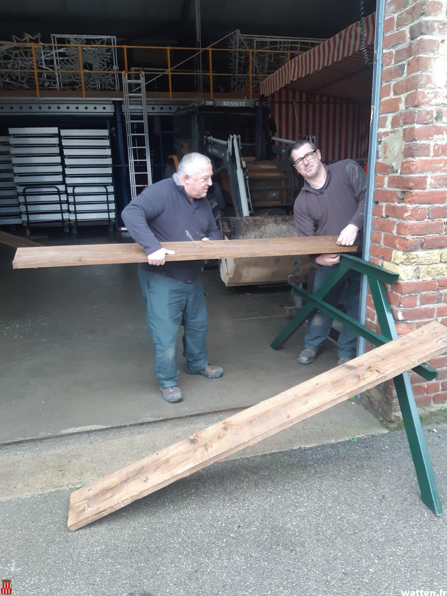 Montage et réparation de tables pour les espaces verts de la commune