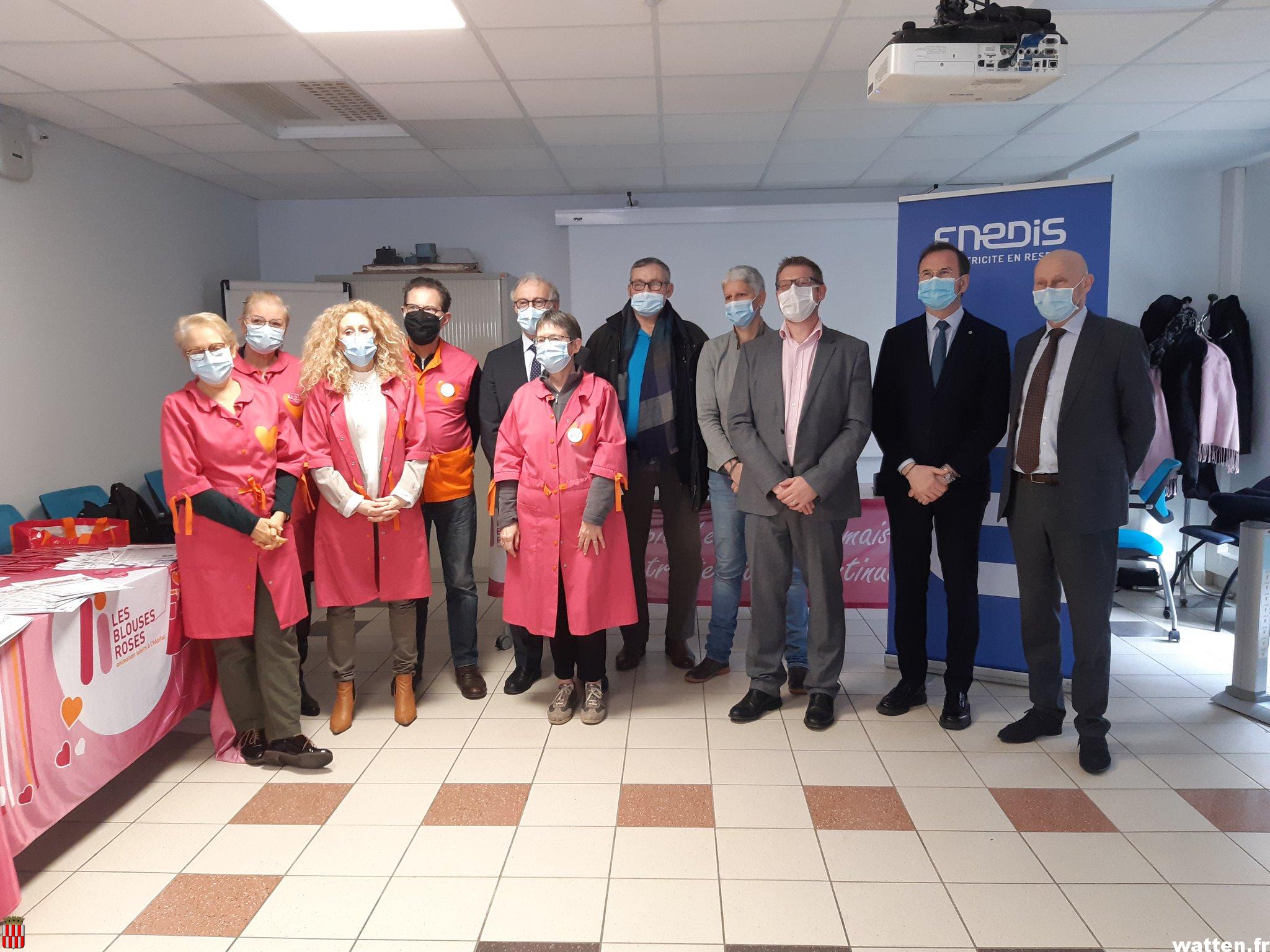 Des tablettes numériques remises à l’Ehpad par Enedis