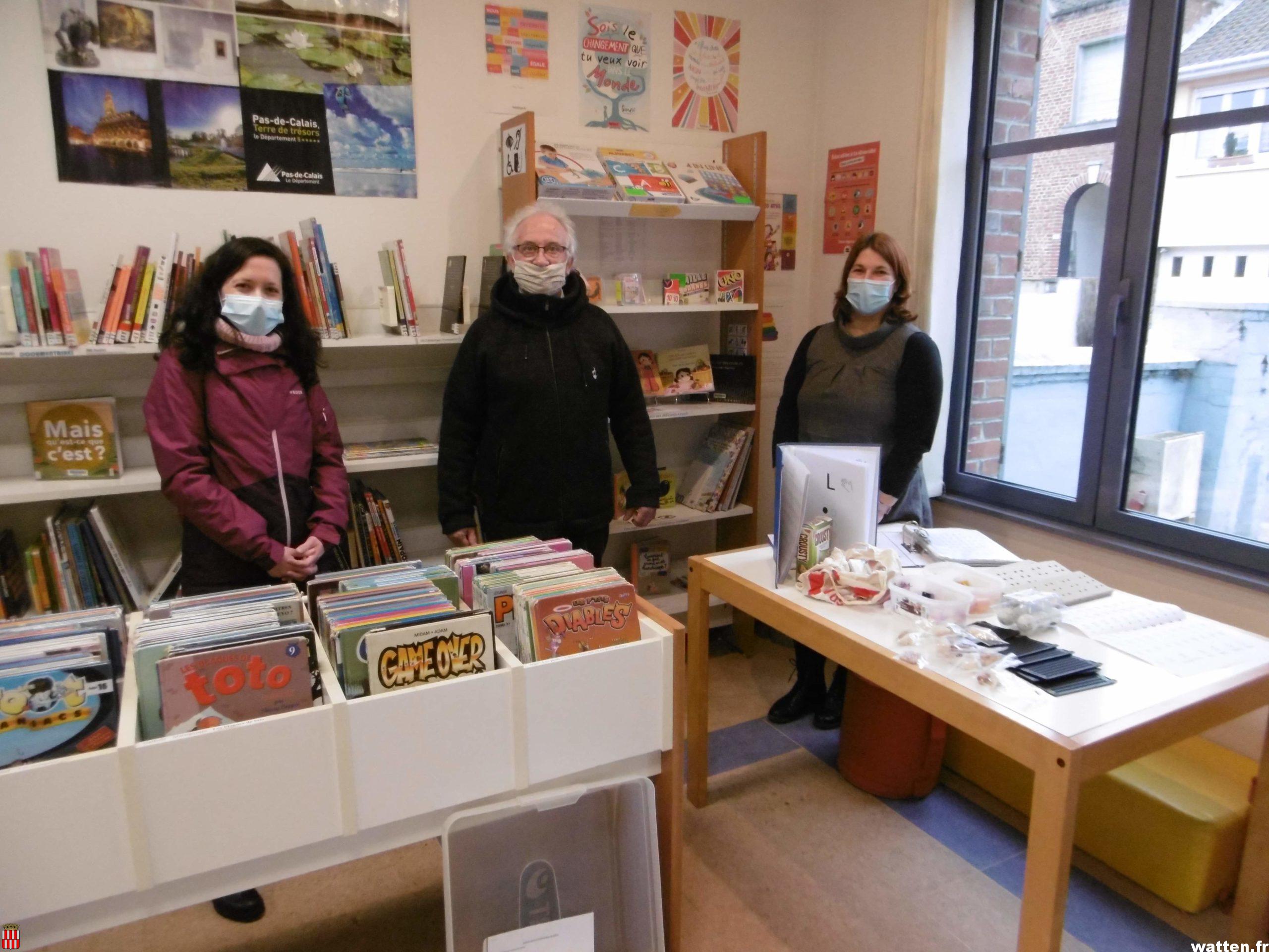 Une partie du matériel d’initiation au braille déposé à la bibliothèque