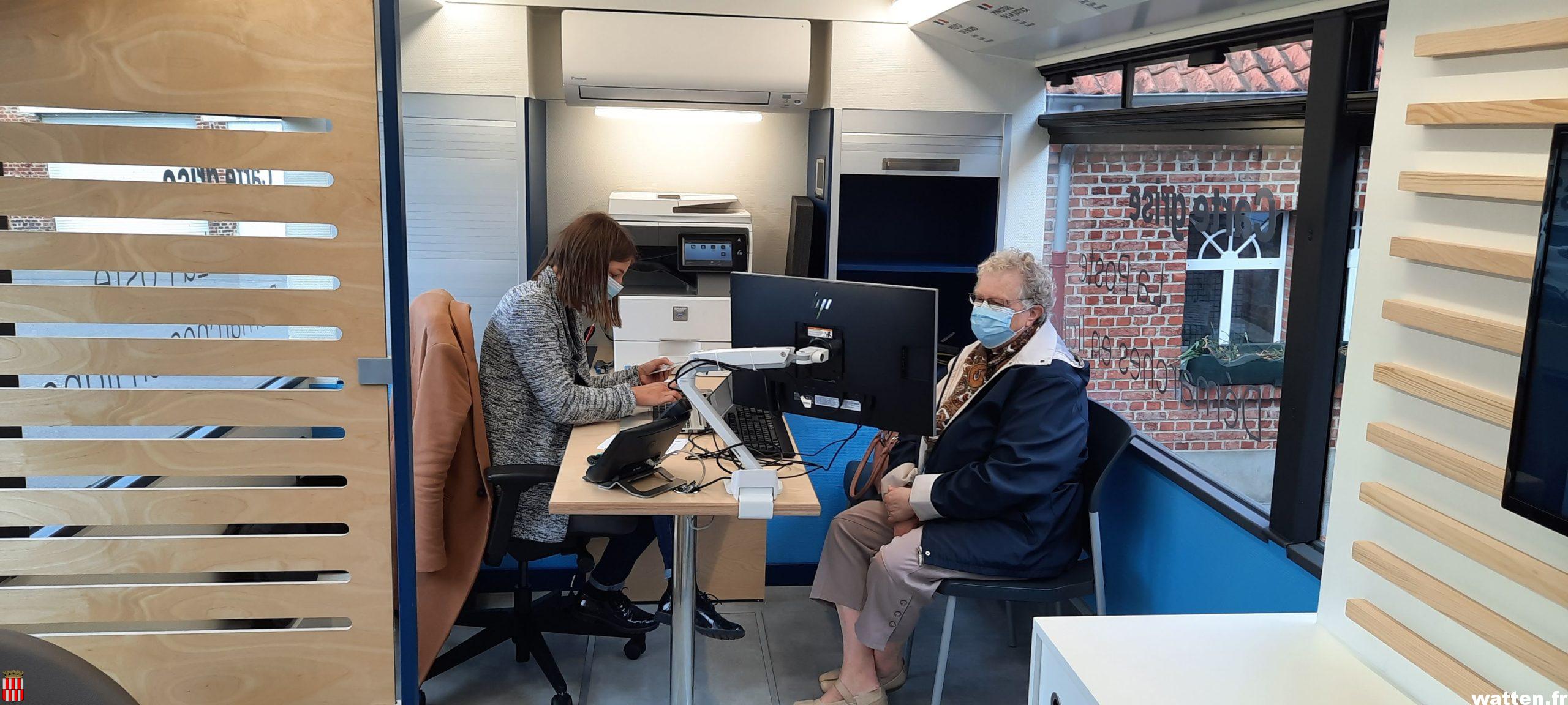 Une première permanence à Watten pour le Camion bleu France Services du Département du Nord