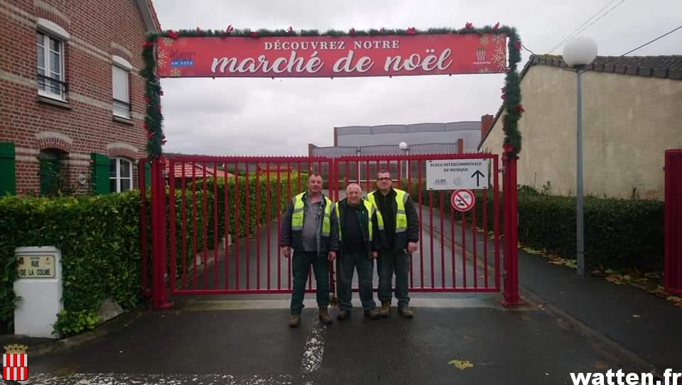 Installation du panneau d’entrée du Marché de Noël