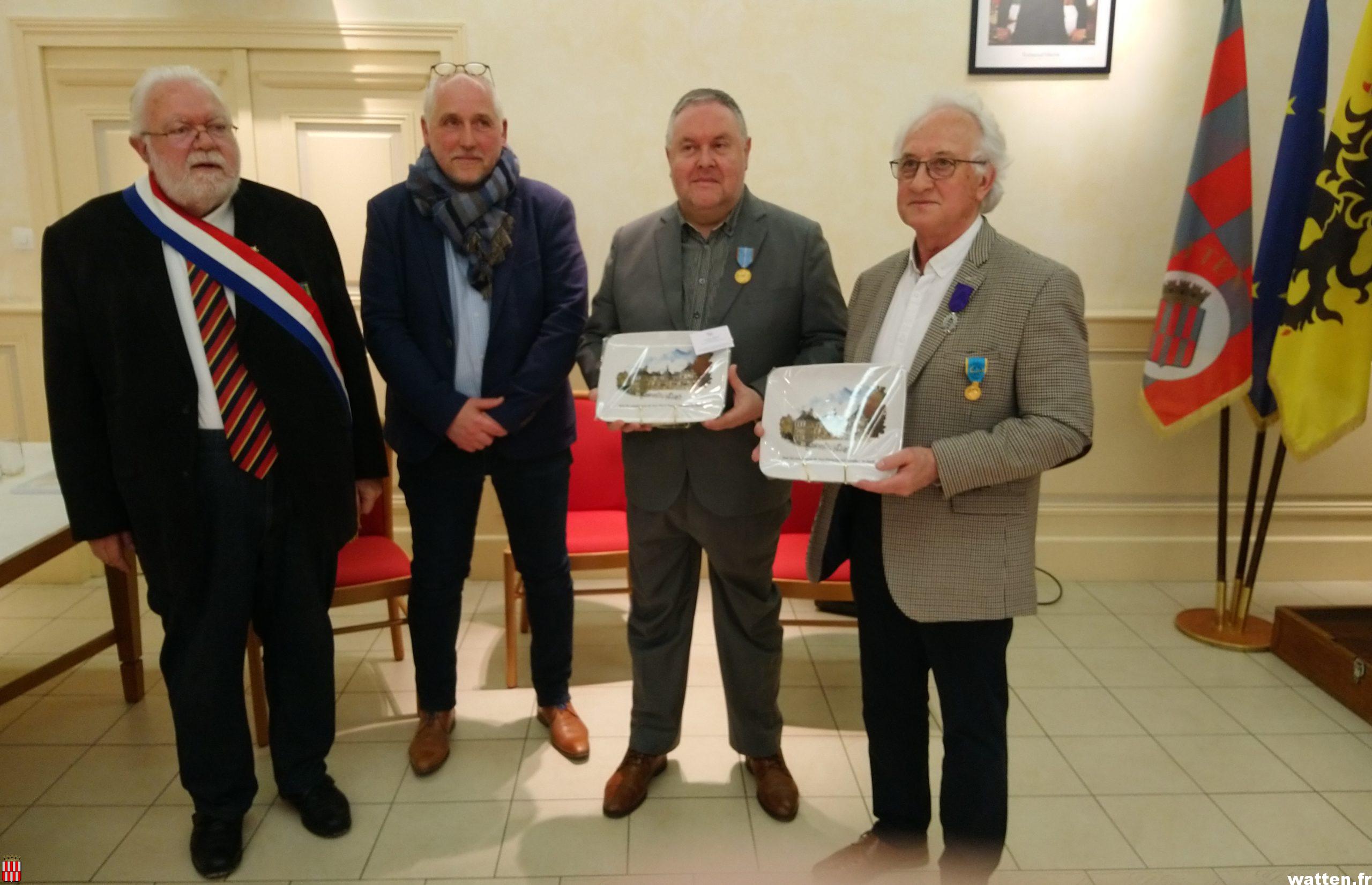 Remise de médailles à Daniel Deschodt et Jean-Luc Avart