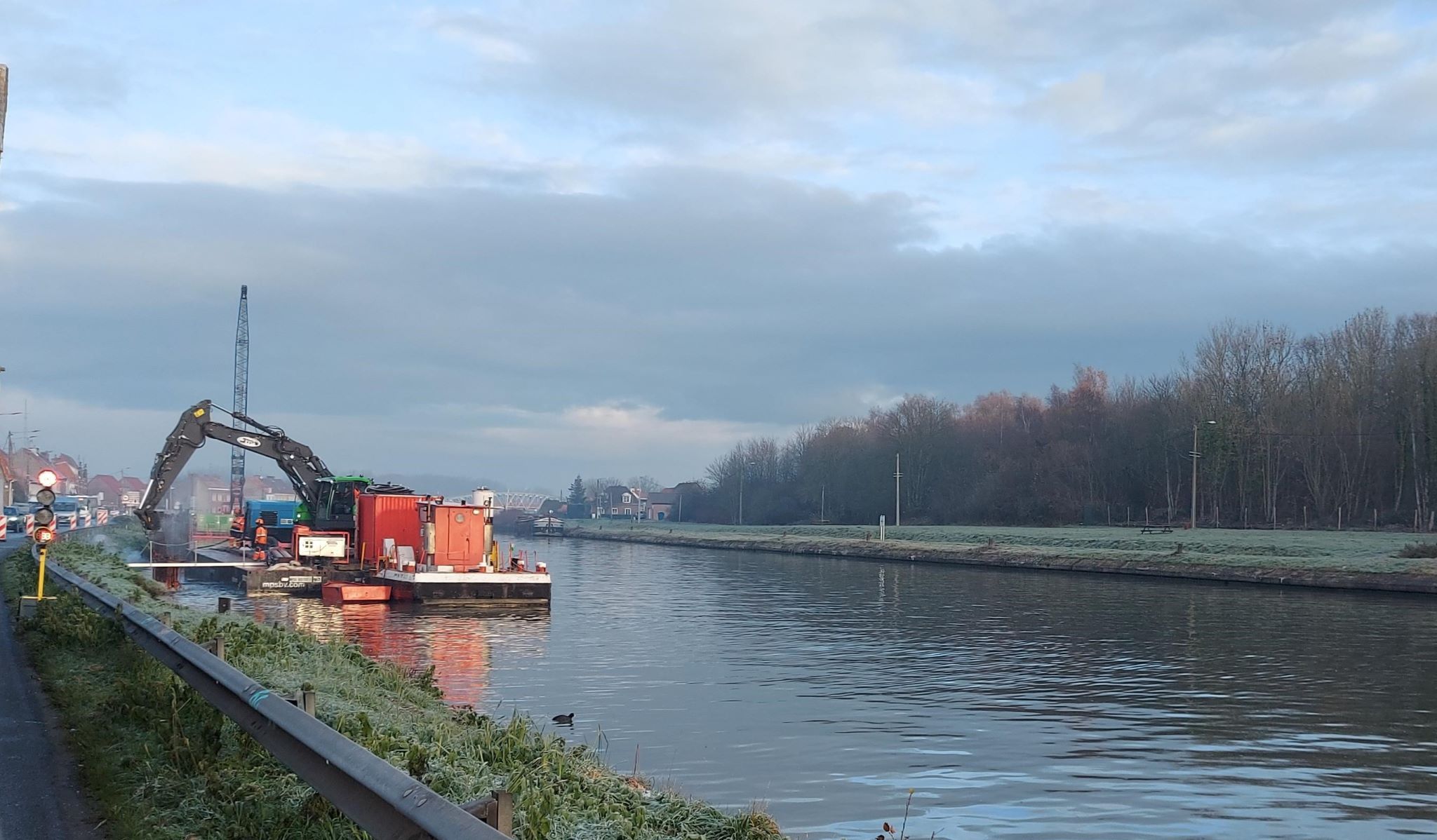 Les berges du canal consolidées (travaux VNF et Départements du Nord et du Pas-de-Calais)