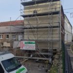 Travaux sur le pignon d'un bâtiment mitoyen au parking de l'ancienne mairie