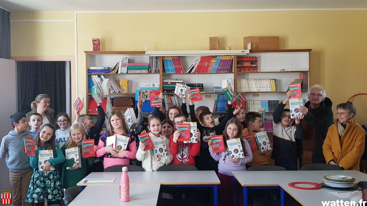 Remise des dictionnaires et des Bescherelle aux élèves de CM1 à l’école Fortry