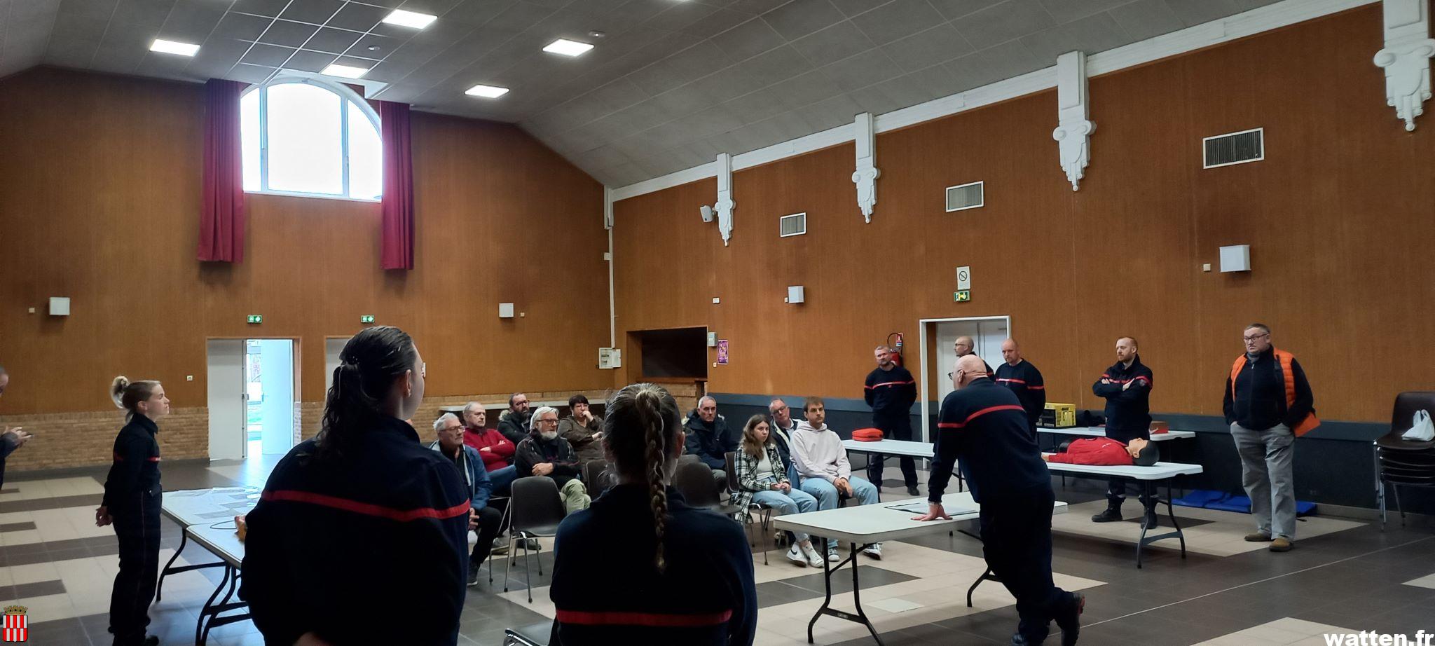 Un public attentif pour la sensibilisation aux défibrillateurs