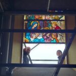 20241121 retour du vitrail de la Nativité à Watten (1)
