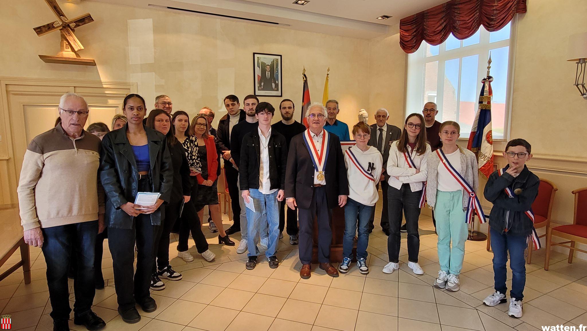 Sept jeunes ont reçu leur carte d’électeur