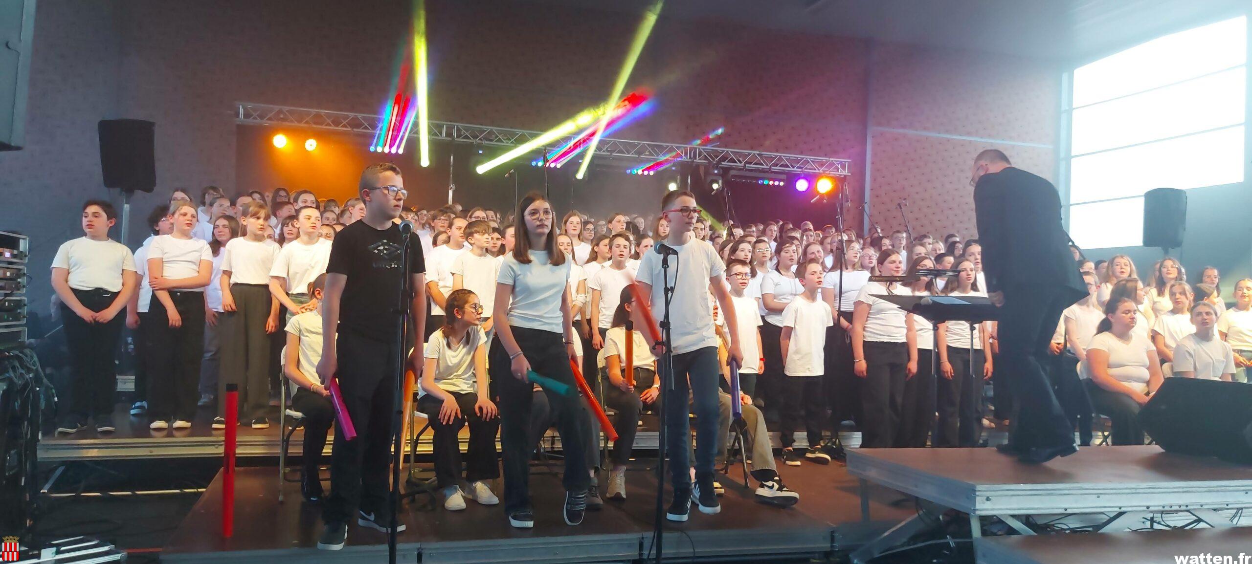 250 choristes pour célébrer la lumière et la conscience