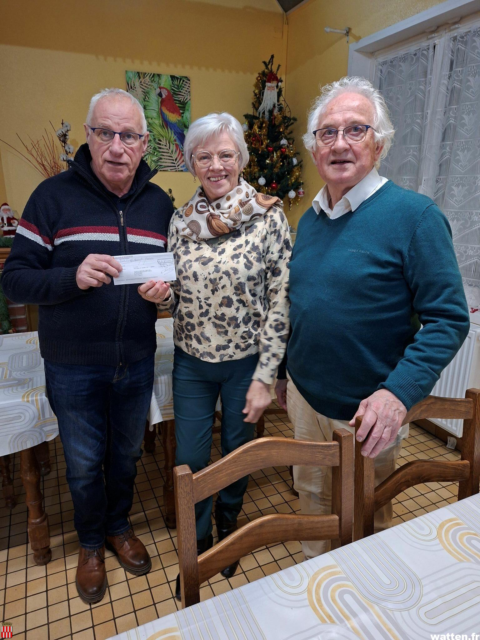 120€ remis au Téléthon 2025 par le Club de l&rsquo;Âge d&rsquo;Or